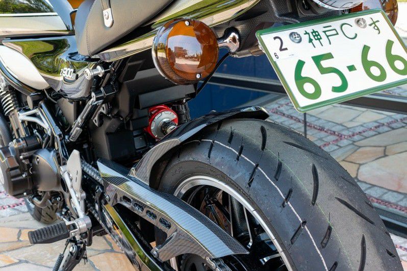 Z900RS/CAFE リアフェンダー FRP メタリックフラットスパークブラック