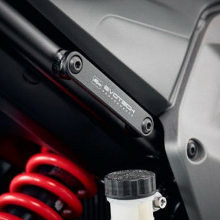 トライアンフ デイトナ660 パッセンジャーフットペグ 脱着キット ブラック エボテックパフォーマンス_1