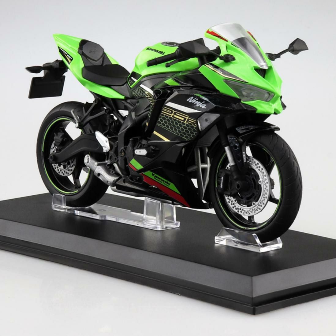 1/12 カワサキ ZX25R ライムグリーン/エボニー 完成車モデル アオシマ