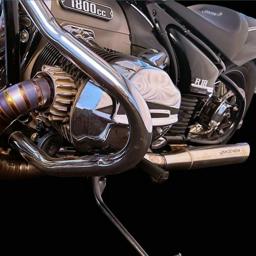 BMW R18 20- スリップオンマフラー 4インチ径 ブラック レーシング
