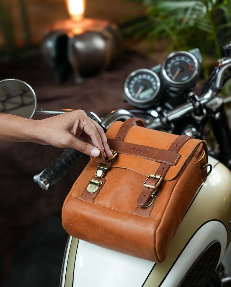 LGB Voyagers レーサーバック タンクトップ 美品 バイク ウェア レザーマグネットタンクバッグ[SB-109] バイク取付