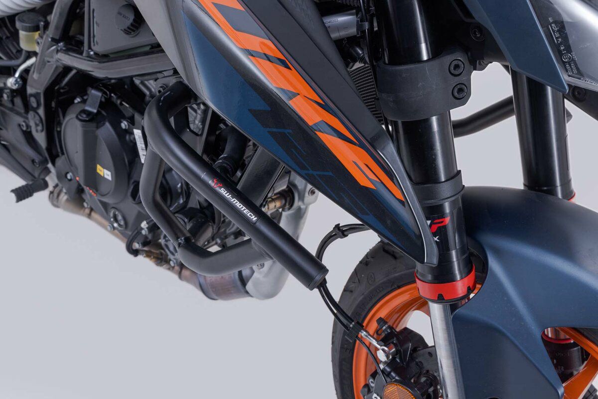 KTM 125/250/390 DUKE 24- エンジンガード ブラック SW-MOTECH