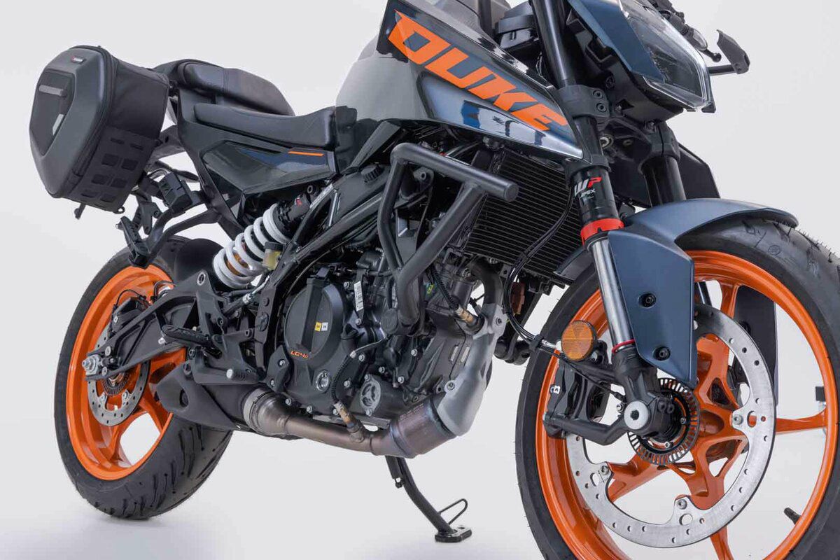 KTM 125/250/390 DUKE 24- エンジンガード ブラック SW-MOTECH