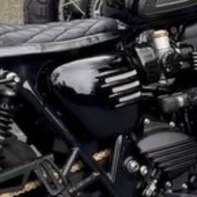 トライアンフ ボンネビルT120 サイドカバー リブデザイン グロスブラック Motone(モートーン)_1