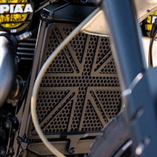 トライアンフ スクランブラー1200 ラジエーターガード ユニオンジャック ブラック Motone(モートーン)_1