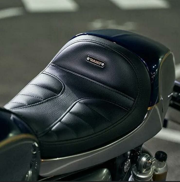2006年 TRIUMPH トライアンフ スラクストン900 バイクシート 