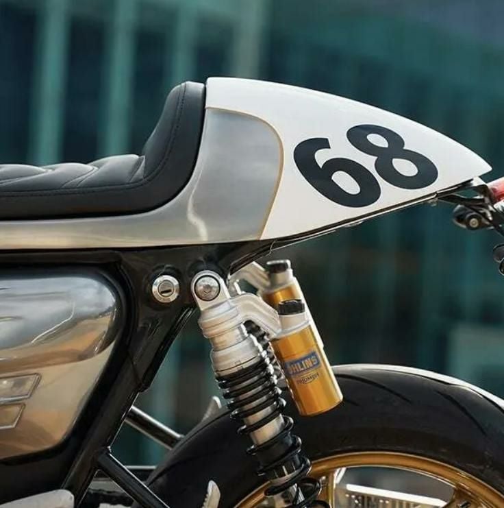 トライアンフ スピードツイン1200 シート スズカ 未塗装/ブラウン