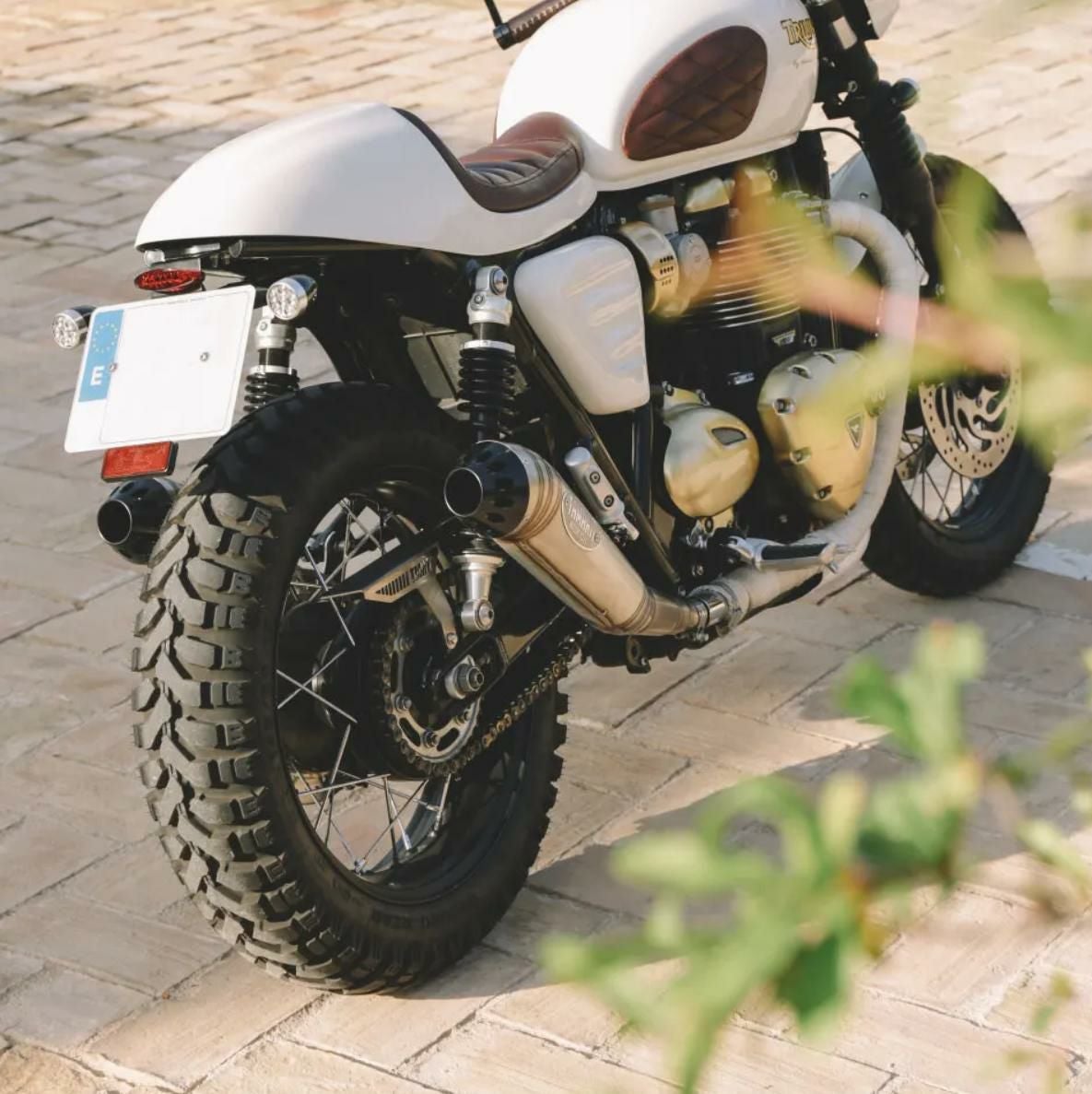 水冷ボンネビルT120 フロントフェンダートライアンフ（TRIUMPH）純正良品 トライアンフ 水冷モデルボンネビルT100/T120/スピードツイン900