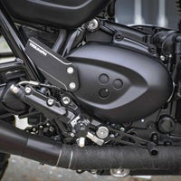 トライアンフ スピードツイン1200 スラクストン ヒールプロテクター "ブラック＆シルバー" RAISCH_1
