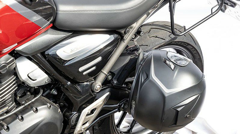 トライアンフ スピード400/スクランブラー400X ヘルメットロック
