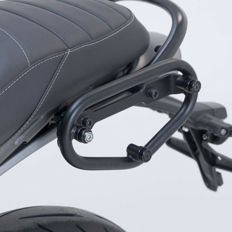 トライアンフ スピード400/スクランブラー400X SLCサイドキャリア ブラック 左側 SW-MOTECH_1