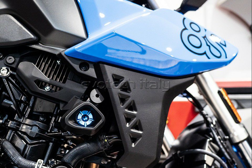GSX-8S 23- フレームスライダー エンジンスライダー アンチショック