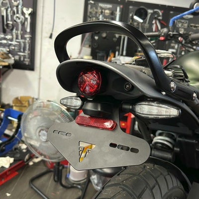 トライアンフ スクランブラー400X スピード400 フェンダーレス ショートライセンスプレート DKデザイン_1