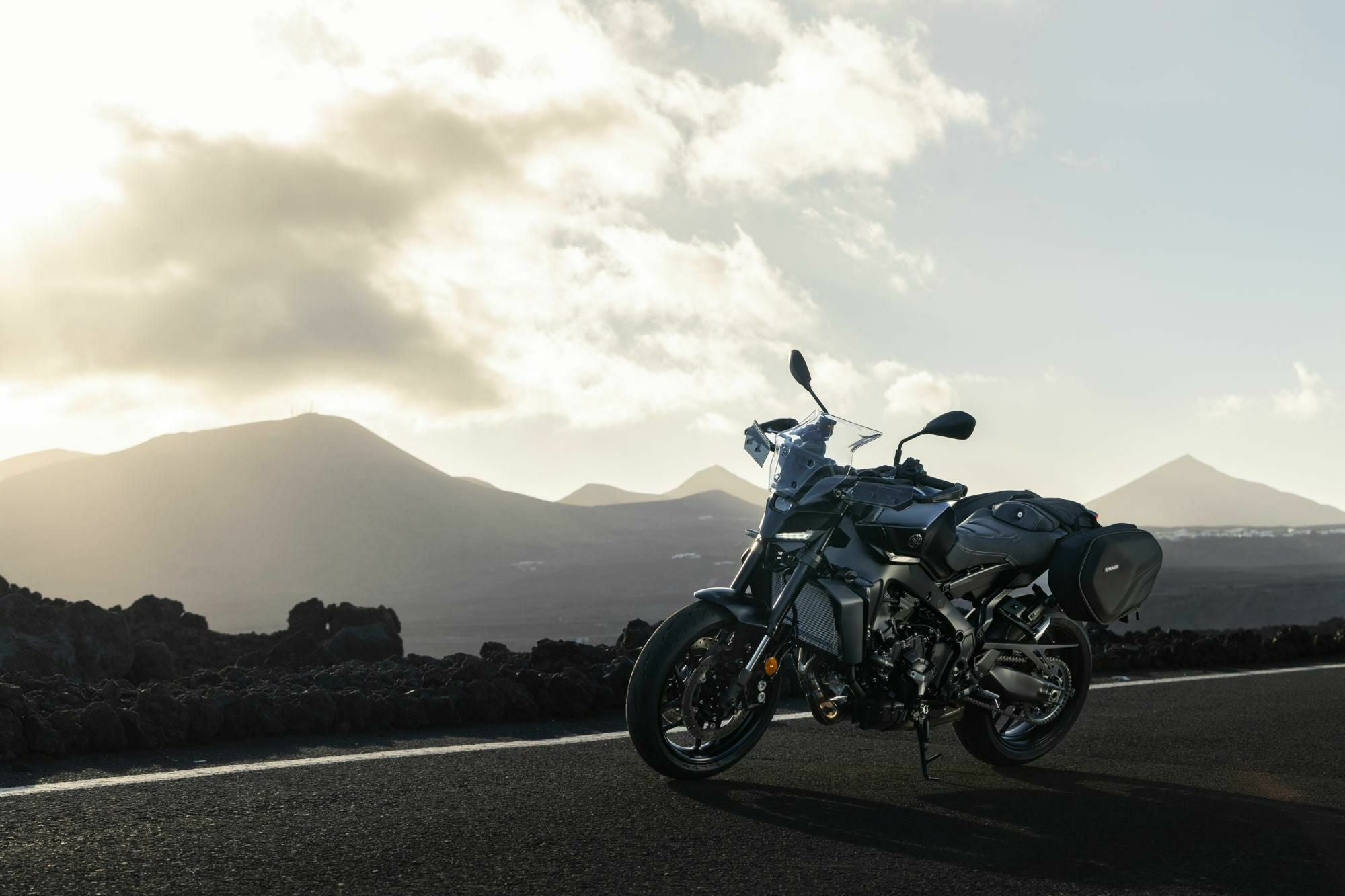YAMAHA(ヤマハ純正部品) MT-09 ミドルスクリーン | バイクカスタム