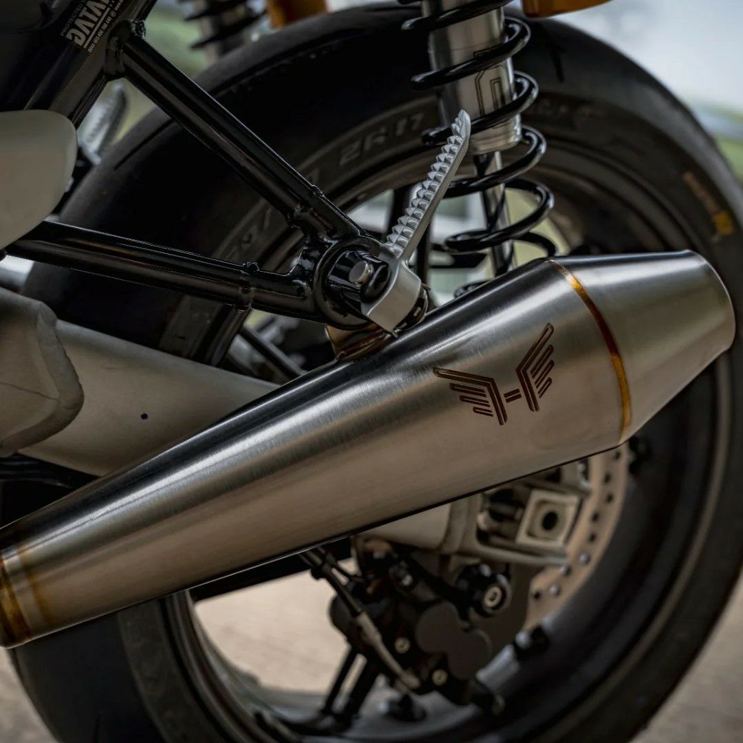 トライアンフ スピードツイン 1200 RS リバースコーンスリップオンマフラー チタン HITCHCOX