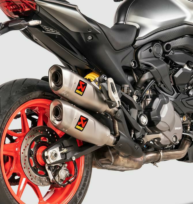 アクラポビッチスリップオン　ドゥカティモンスター アクラポビッチ製のDUCATI モンスター (2021-2024)専用チタニウム