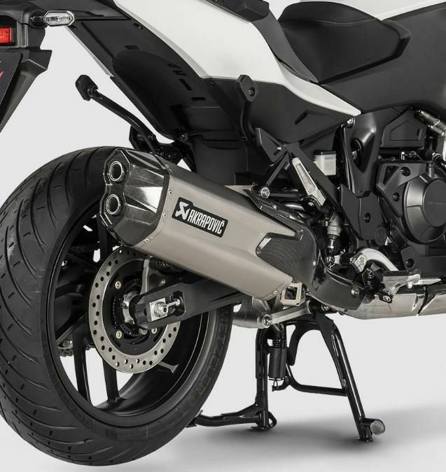 アクラポビッチ製のHONDA NT1100 (2022-2025)専用チタニウムスリップ