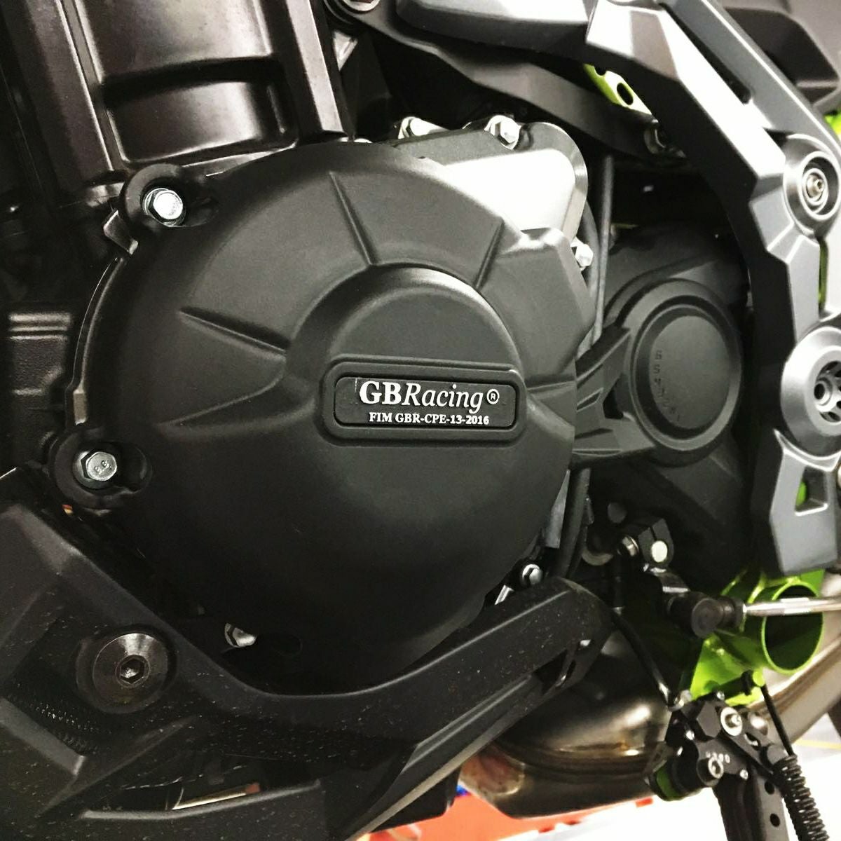 GBRacing エンジンカバーセット KAWASAKI Z900 | バイクカスタムパーツ