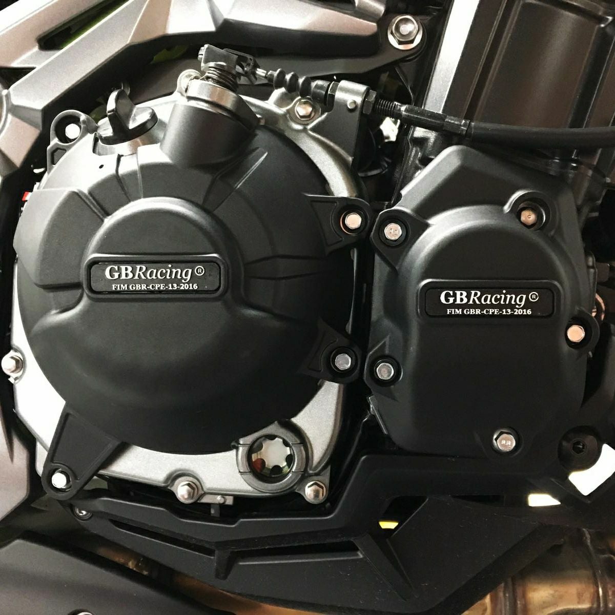 GBRacing エンジンカバーセット KAWASAKI Z900 | バイクカスタムパーツ