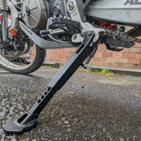 AltRider アジャスタブルアルミサイドスタンド Aprilia Tuareg 660_1