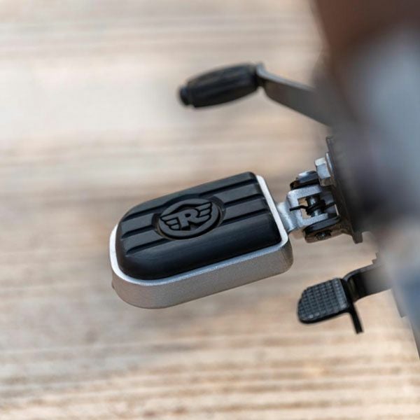 【純正】ロイヤルエンフィールド メテオ350/クラシック350/ビレット350 フットレスト シルバー Royal Enfield_1