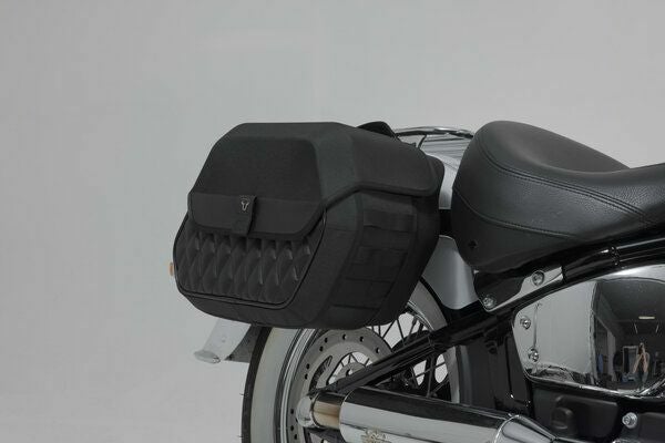 SW-MOTECH Legend Gear サイドバックシステム 左側 LH1 (19,5 L) / 右側 LH1 (19,5 L) Harley-Davidson ソフテイル デラックス (17-) | BC.HTA.18.682.20900_1