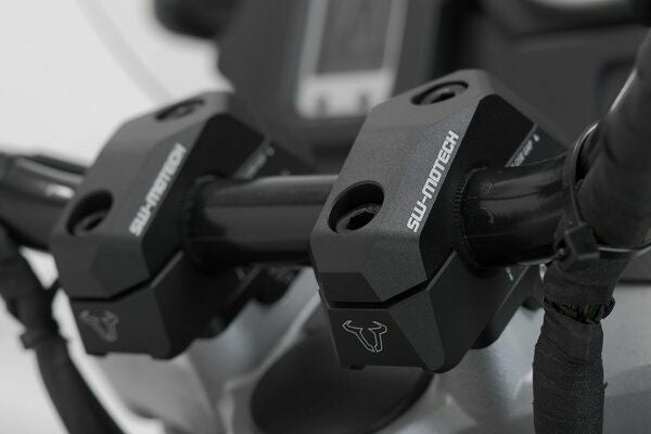 SW-MOTECH 22mmハンドルバー専用アルミ製バリアブルバーバック(高さ
