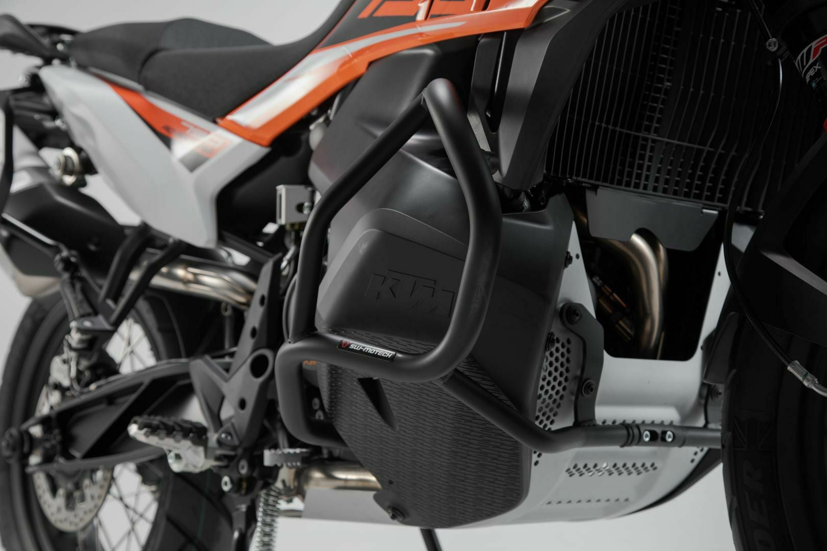 SW-MOTECH トップケースシステム TRAX ADV (38 L) シルバー HUSQVARNA