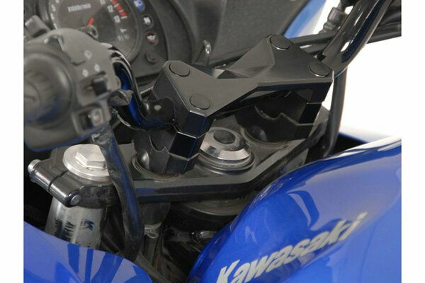 SW-MOTECH 22mmハンドルバー専用アルミ製バーライザー(高さ 20mm) ブラック KAWASAKI Z 1000/R / Z 750 / Z 750 R / Z 750 S | LEH.08.039.12100/B_1