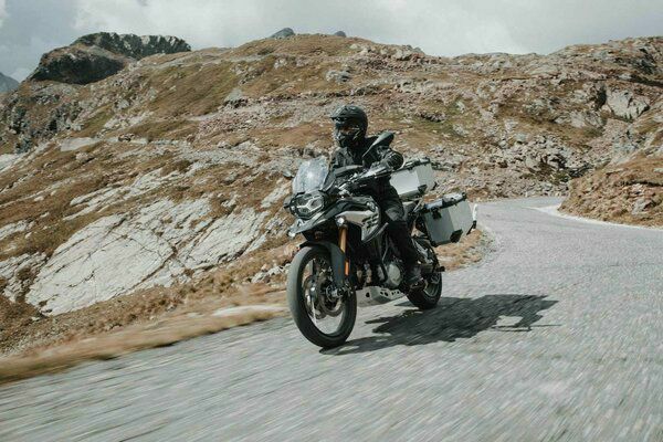 SW-MOTECH TRAX ADV アルミパニアシステム(左 45 L / 右 37 L