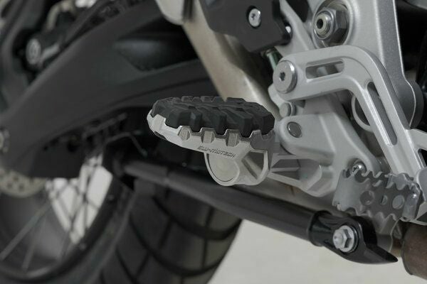 SW-MOTECH EVO フットレストキット TRIUMPH TIGER 1200 GT (22-)/TIGER 1200 RALLY EXPLORER (22-)/TIGER 1200 RALLY PRO (22-) | FRS.11.112.10600_1