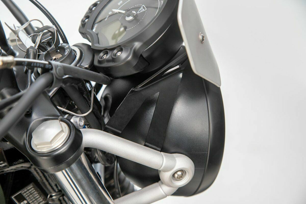 SW-MOTECH ウィンドスクリーン シルバー Triumph ストリートスクラン
