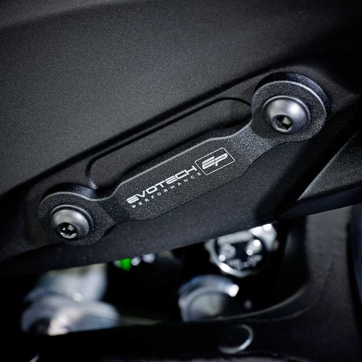kawasaki Ninja ZX-10R フットレストブランキングプレートキット Evotech Performance_2