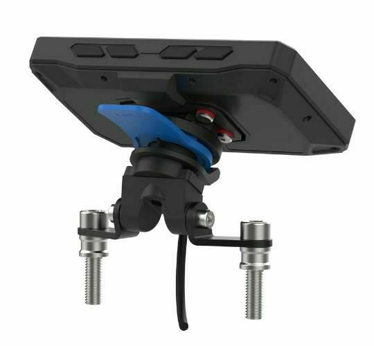 Evotech Performance製TRIUMPHトライデント用ハンドルバークランプ装着