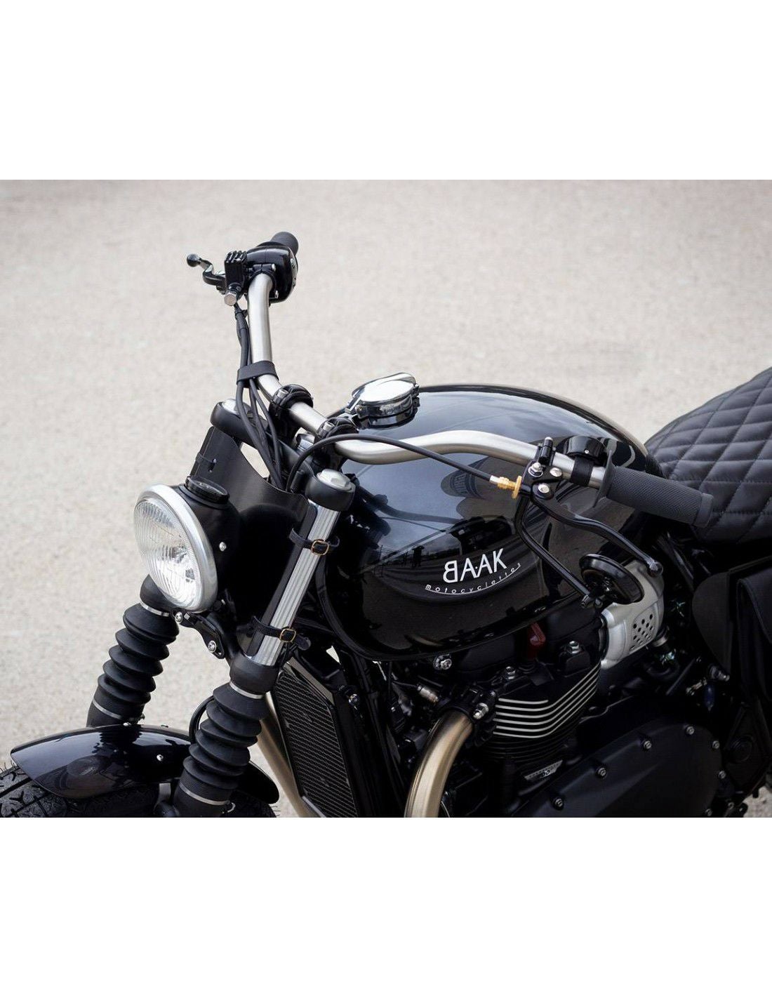 BAAK ベーツヘッドライト スピードメーター内蔵 TRIUMPH 2016～ 水冷