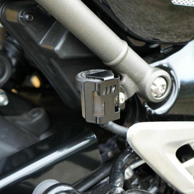 トライアンフ スクランブラー400X スピード400 リアブレーキリザーバータンクガード ブラック Hitchcoks Motorcycle_1