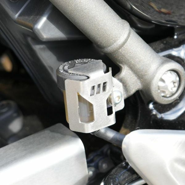 トライアンフ スクランブラー400X スピード400 リアブレーキリザーバー