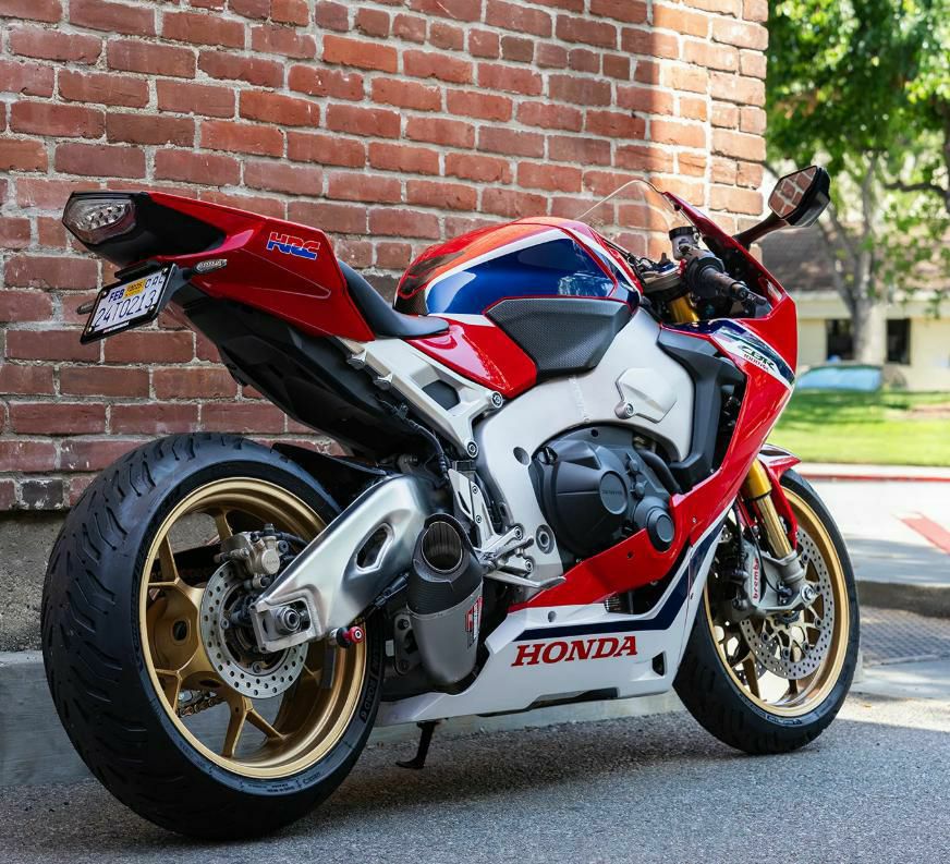 USヨシムラ AT2 スリップオンマフラー HONDA CBR1000RR/SP/SP2 (2017-2024)