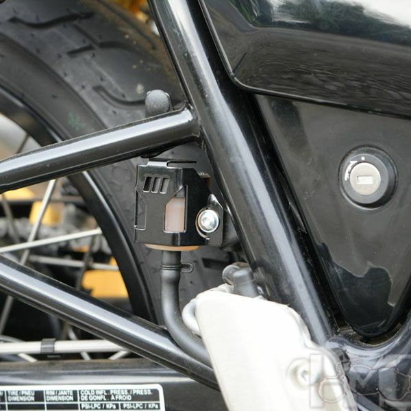 ロイヤルエンフィールド インターセプター650 リアブレーキリザーバータンクガード  ブラック  Hitchcocks Motorcycles_1