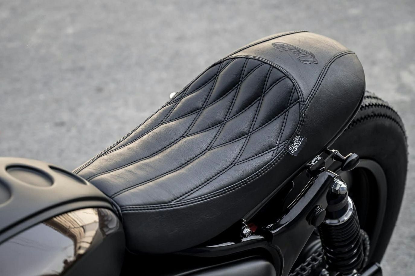 バイクシート 　ロイヤルエンフィールドクラシック350 ロイヤルエンフィールド CLASSIC 350 クラシックソロシート CORBIN