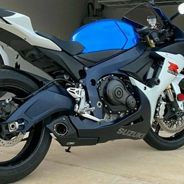 Akrapovic (アクラポヴィッチ) スリップオンマフラー・カーボン・GSX