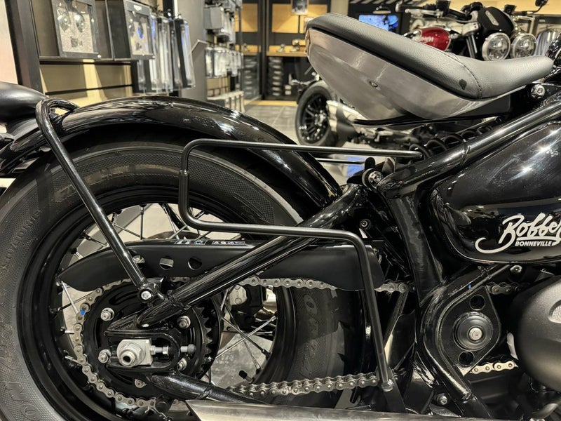 トライアンフ ボンネビルボバー サドルバッグステー 左右セット サテン 