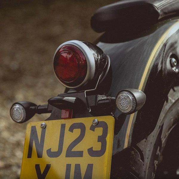 ロイヤルエンフィールド スーパーメテオ650 フェンダーレス/ナンバープレートリロケーションキット TEC_1