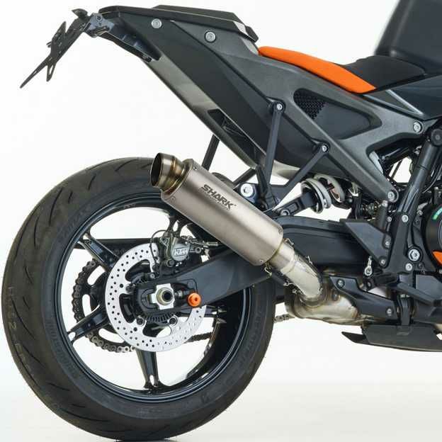 SHARK スリップオンマフラー SRC 4 カーボン KTM 990 Duke (2024-)