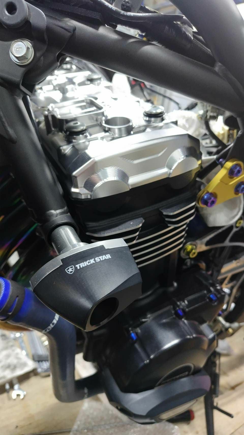 Ten Win Japan製KAWASAKI Z900RS専用アルミビレットヘッドカバー 素地