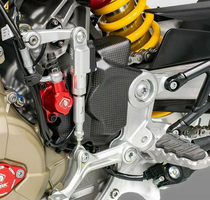 DUCABIKE カーボンフロントスプロケットカバー マット仕上げ DUCATI ハイパーモタード698モノ/RVE (2024-)_1