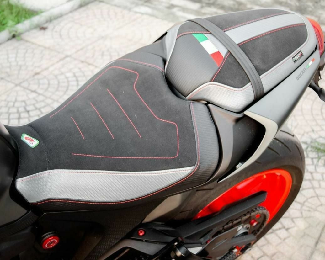 Ducati Monster(モンスター) |マフラー |シート|バイクパーツ専門店