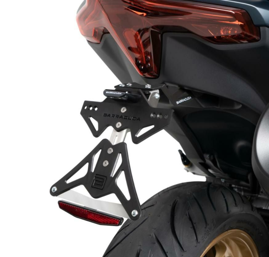ヤマハ T-MAX 560 ナンバープレートホルダー/フェンダーレスキット バラクーダ_1