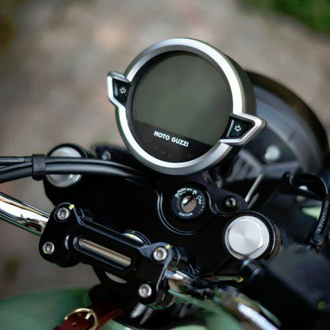 モトグッチ V7 850 (2021-) メーター センター出し キット RVRS MOTO