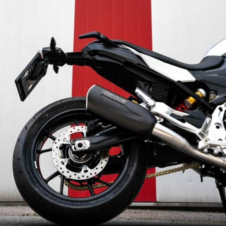 AKRAPOVIC スリップオンマフラー カーボン BMW F900R/ F900XR (2020-2024)
